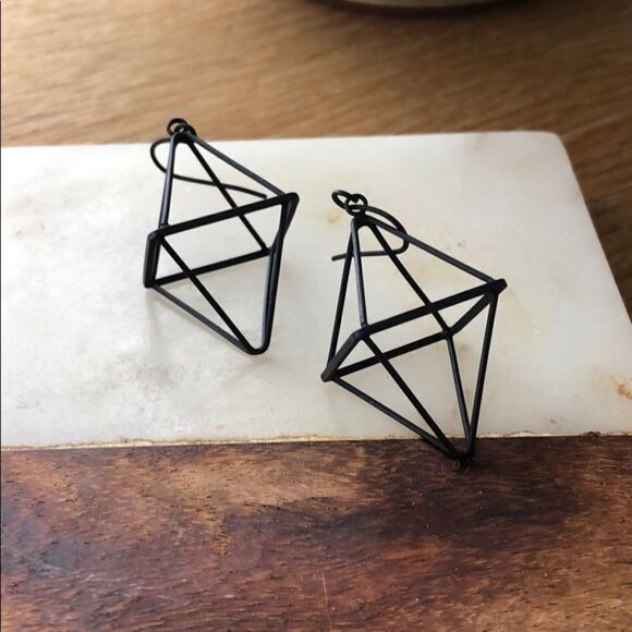 Minimalist earing HP🎊🌿 - Picture 1 of 4